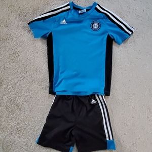 Adidas Little Boys Size 5 Soccer set